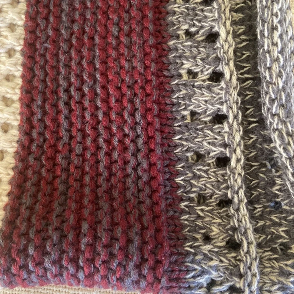 NWOT Knit infinity scarf OS maroon and gray